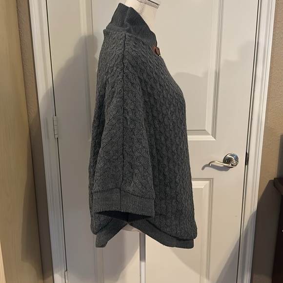 High Neck Shawl Poncho / Cape with faux  shearling - Picture 5 of 13